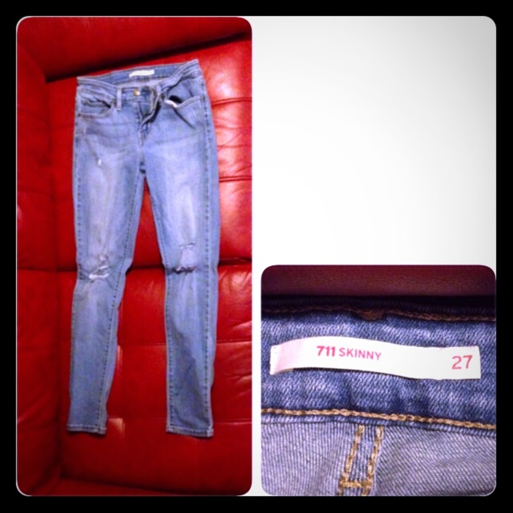 Women's Levi's distressed jeans
